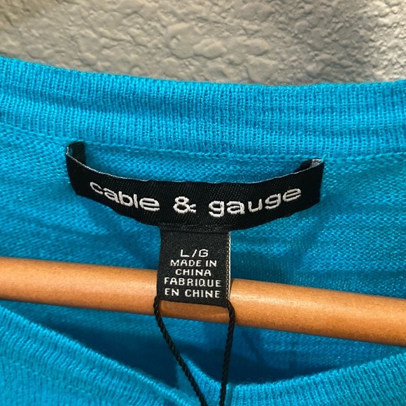 Cable and Gaige classic, small button, pearl neck cardigan. Bright blue. Size L - Picture 4 of 5